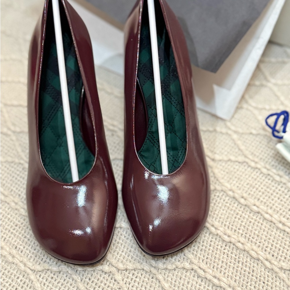 NIB - Burberry Glossy Leather Baby Pumps, Brand Size 36 ( US Size 6 ), Poison - Picture 7 of 15